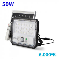 Foco proyector LED solar Aras 50W 6K es una solución de iluminación exterior versátil y asequible.